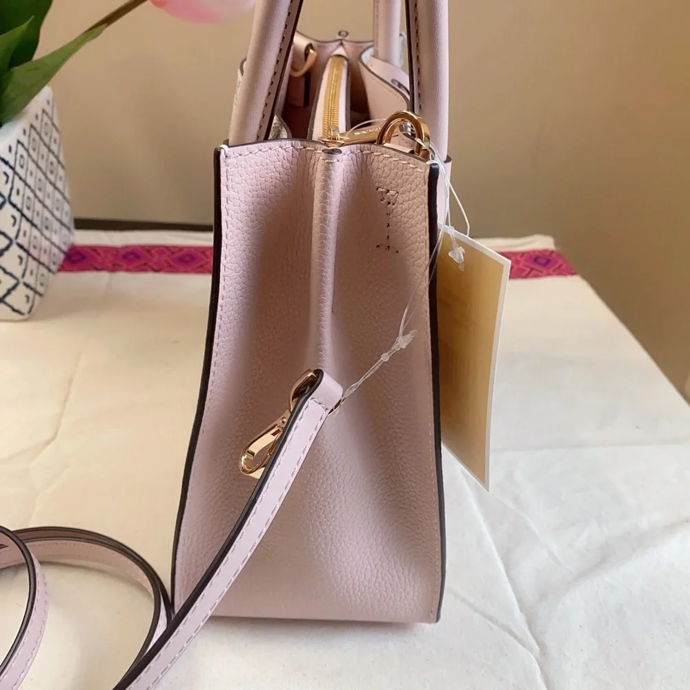 Michael Kors Mercer Medium Logo Crossbody in vanilla/pink - Picture 3 of 7